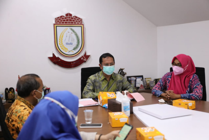 Sekda Kota Makassar Bersama Kadis PPPA Hadiri Anugerah KPAI 2021